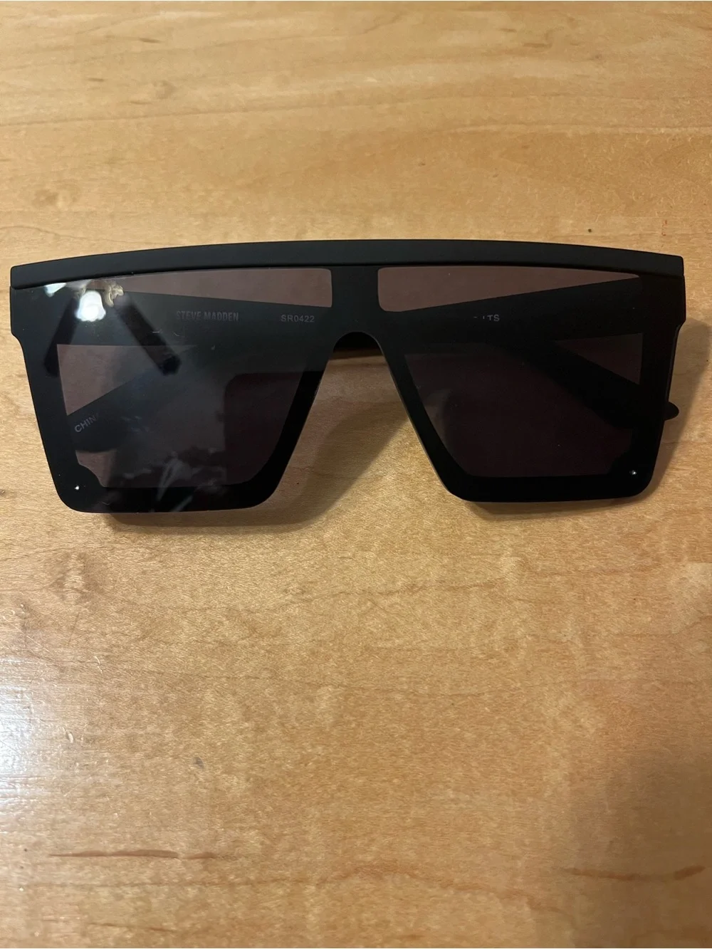 Steve Madden Black Sunglasses Temple Arm with Logo